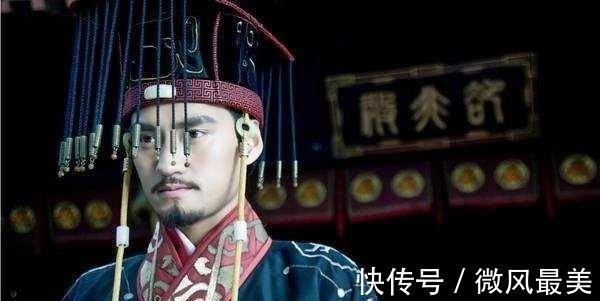 |沙雕动画！搞笑：往老爹裤子里塞雪球，结果被老爹关进黑屋！