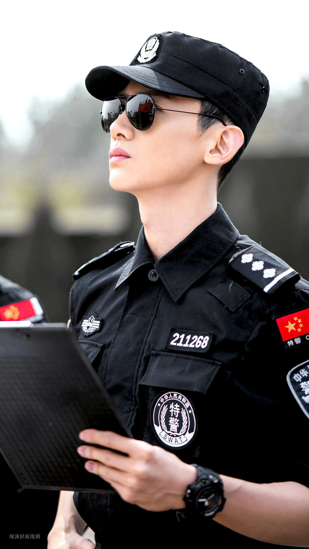 白敬亭可以把警服焊在身上吗