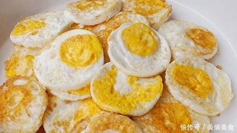 荷包蛋|荷包蛋总是煎不好?教你一招,煎出来的鸡蛋又圆又嫩,还不粘锅!