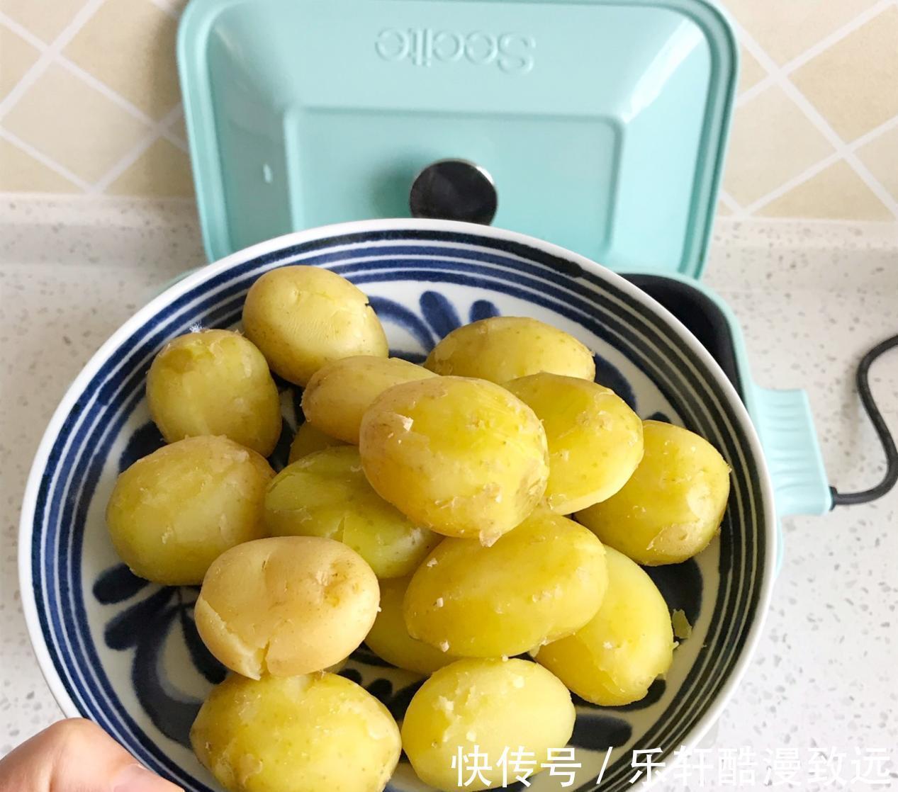 小土豆|土豆的新吃法，鲜香入味，一口一个，孩子很喜欢吃