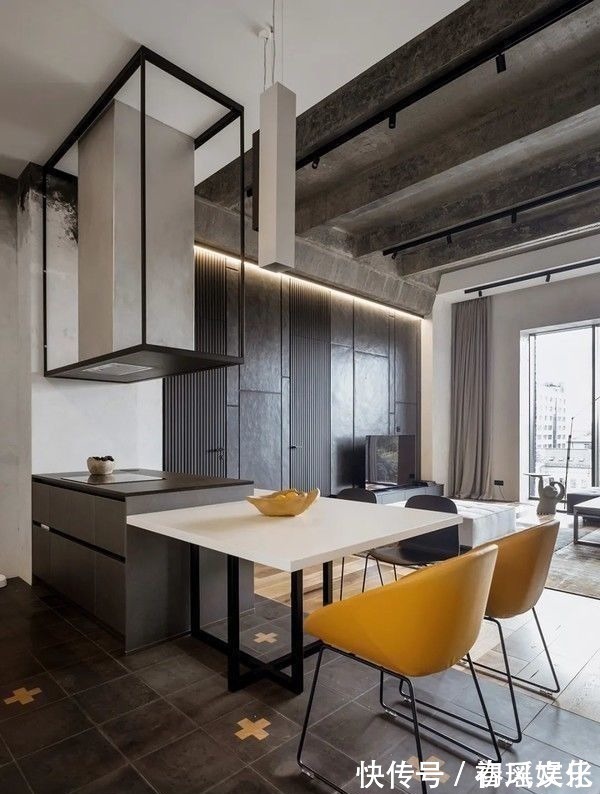 裝修風(fēng)|媽見(jiàn)打的“裝修風(fēng)”｜136㎡工業(yè)風(fēng)，滿(mǎn)屋混凝土墻，卻真的好看！