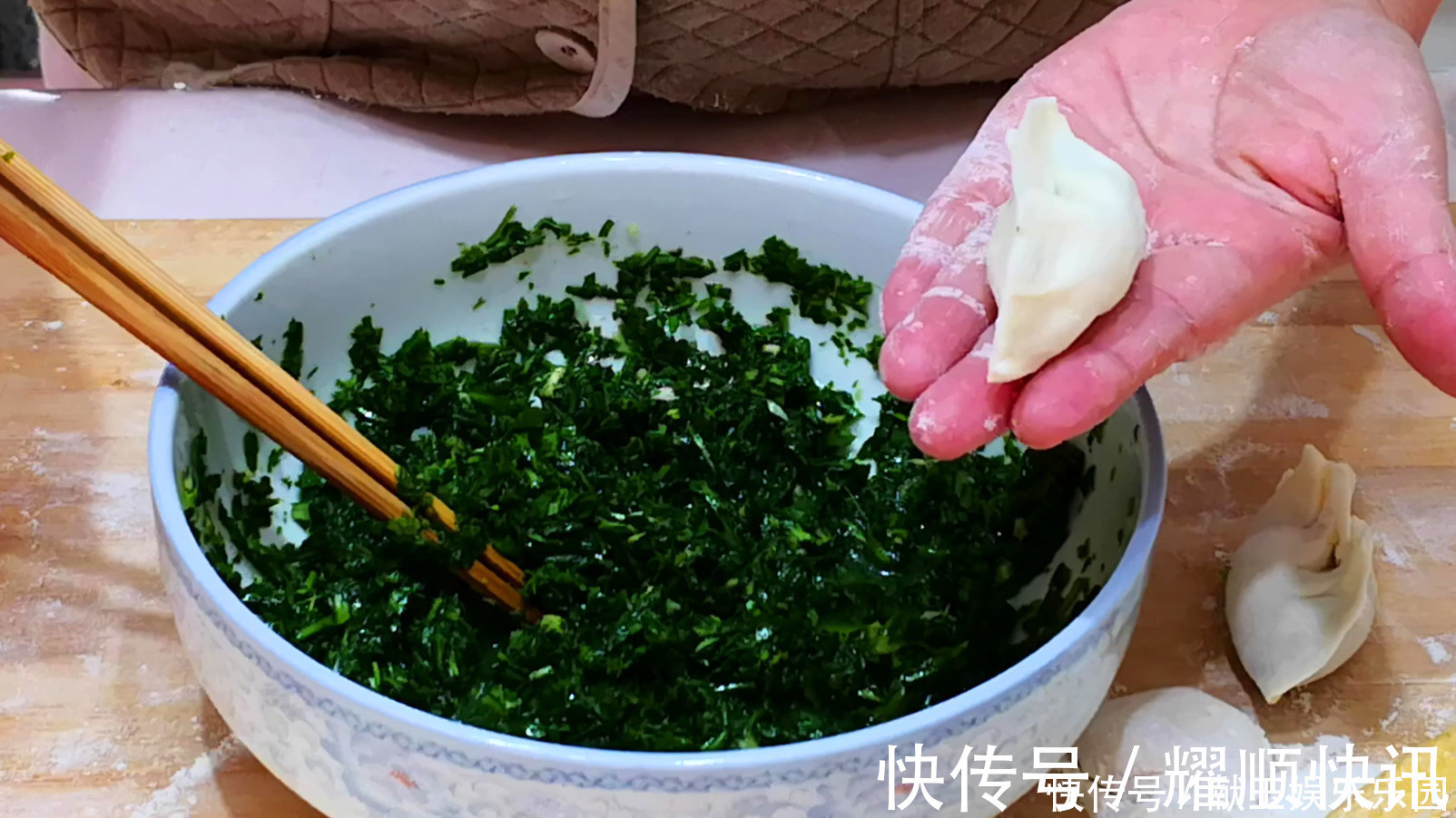 钱包|天冷吃饺子，就馋此馅，比韭菜和白菜都鲜，3块钱包一锅，太香了