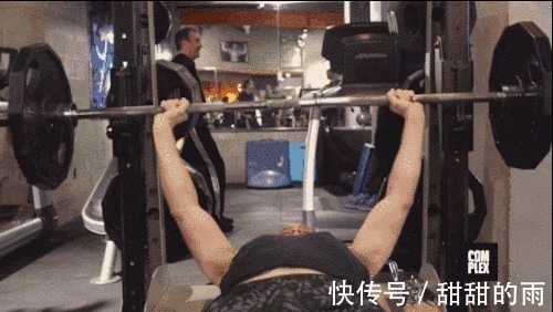 饮食|作死小伙挑战巨石强森5000卡饮食,结果吃到吐了