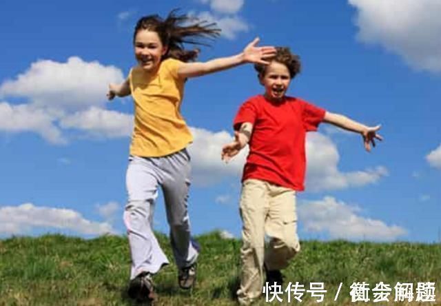 日常生活中|10岁男娃比别人矮一个头,原因竟然出在这,很多父母还在做