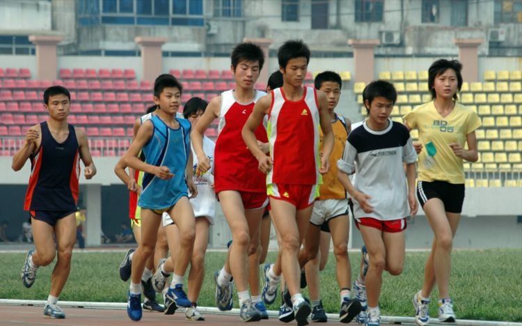 跑步法|体育老师公认的“省力”跑步法,学生长跑不怕累,提前了解不吃亏