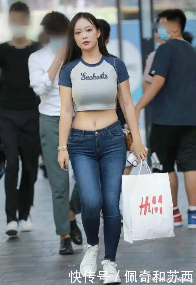 当“大象腿”遇上牛仔裤,会穿的女人往往这么做,否则后悔莫及!