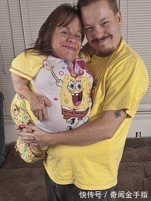袖珍妈妈|美国身高70厘米的袖珍妈妈,身体肿如气球,如今俩孩子