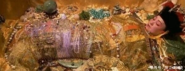 年后|慈禧的丫鬟私藏一枕头,64年后被打开,结果令人大吃一惊