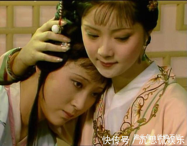 王熙凤&林黛玉初入贾府时,对赵姨娘爱答不理,为何后来却对其敬爱有加