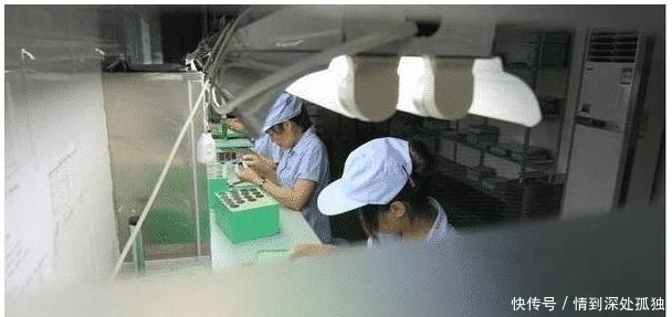 香港海关缴获的腕表堆积如山！专家开箱鉴定被这做工看呆了称这技术不输正品啊