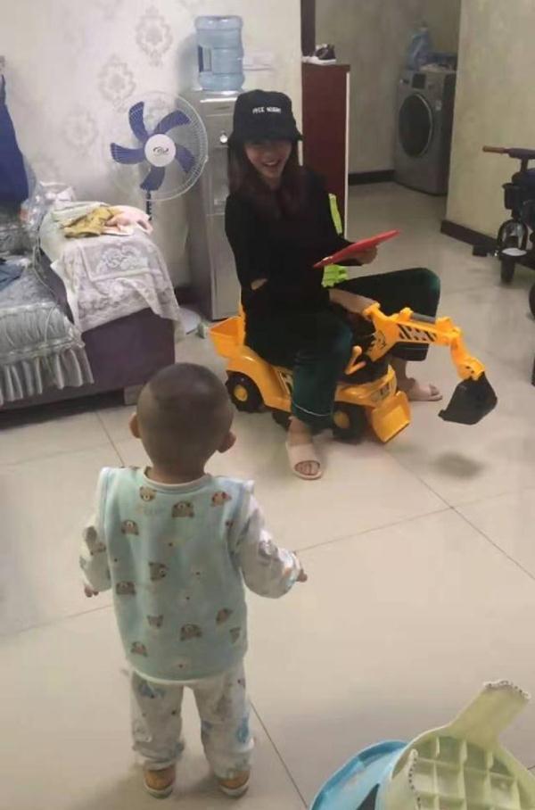 护食|“最暴躁宝宝”,玩具被小姨霸占,宝宝气势节节攀升,笑翻小姨
