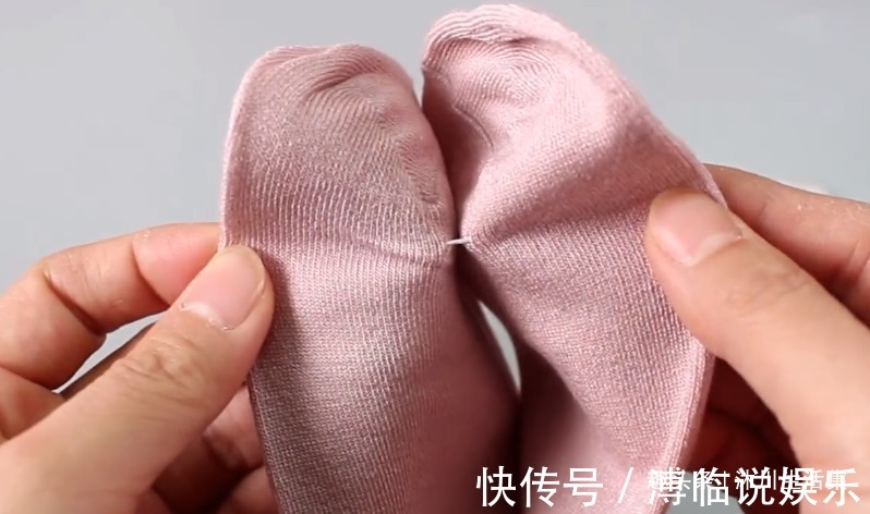 穿了20年袜子才清楚,袜子上的挂钩原来这么厉害,谁扔掉谁吃亏