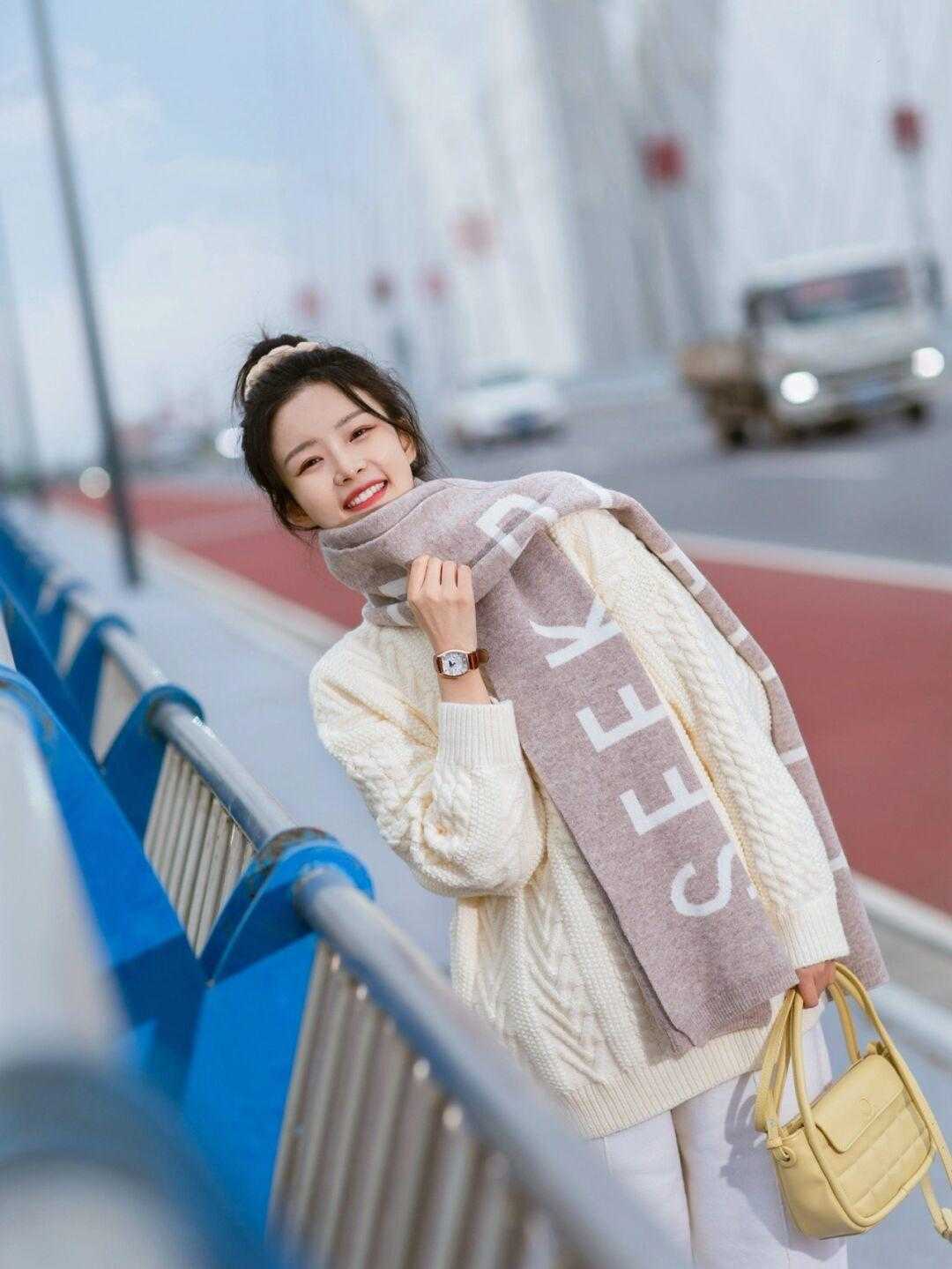 保暖|初冬的围巾如何戴,别显土气又难看了,几个技巧让你更时尚?