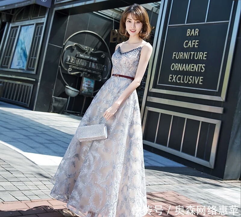 街拍:都挺好,就是走路不太方便