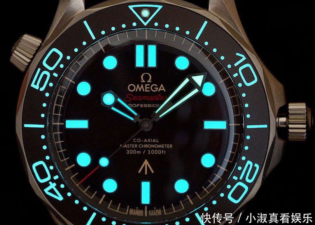潜水表|从三万到十万,夜光超毒的三款潜水表,晚上散步遛狗超吸睛