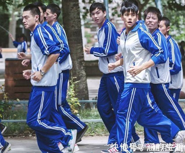 汉服&中国校服千篇一律,汉服落落大方,用汉服取代校服行得通吗?