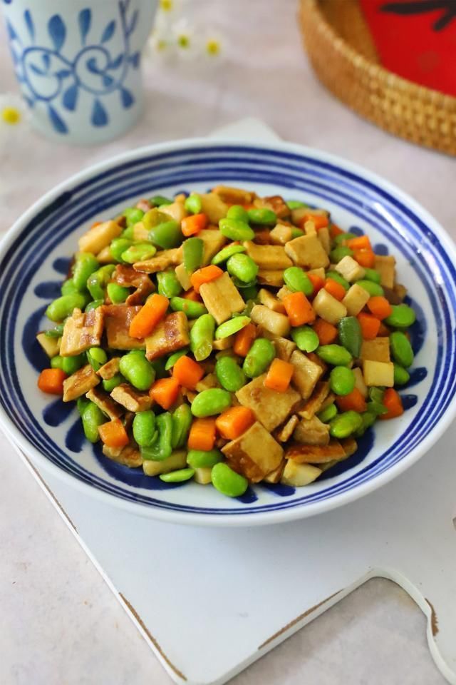 杏鲍菇|夏天易出汗，多吃这道菜，4种食材一起炒，解暑开胃，没肉也下饭