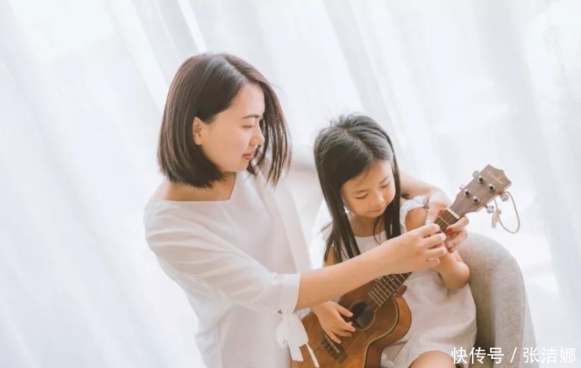 新娘|结婚改口“先叫爸还是妈”?司仪有心刁难,不料新娘回答情商太高