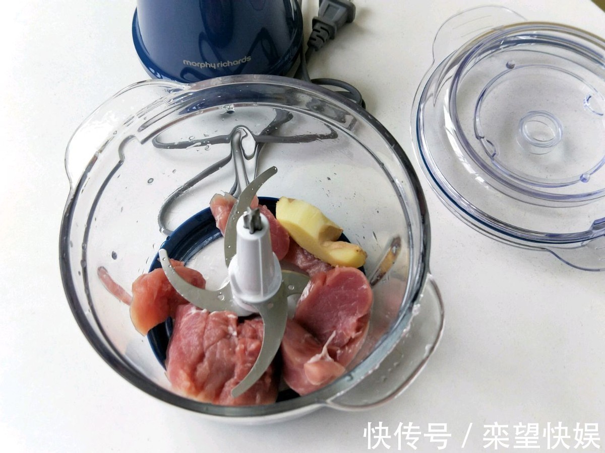 绞肉机|肉丸和腐竹一起焖煮,鲜美下饭,做法简单,豆香味浓郁,很好吃