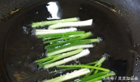 做葱油拌面,牢记“2要1不要”口诀,面条鲜香入味,越吃越好吃!