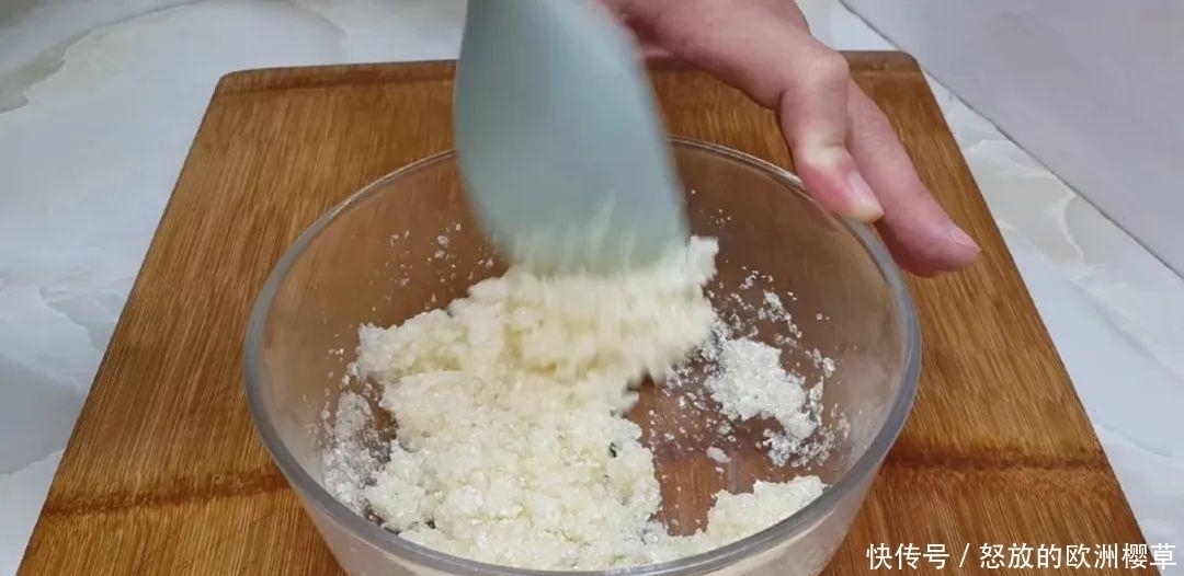 好吃|面包这样做才好吃,加4个鸡蛋,比蛋糕简单好吃,没烤箱也能成功