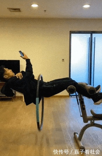 草根舞臺又來了?憑什么開播就雙網第一,謝霆鋒鄧紫棋都點贊?