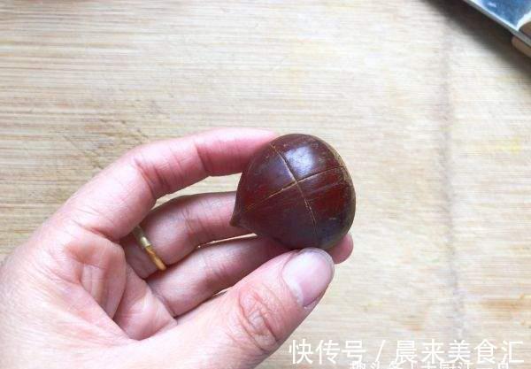 外皮|板栗去壳原来这么简单,教你1招,几分钟剥一大碗,快速又解馋
