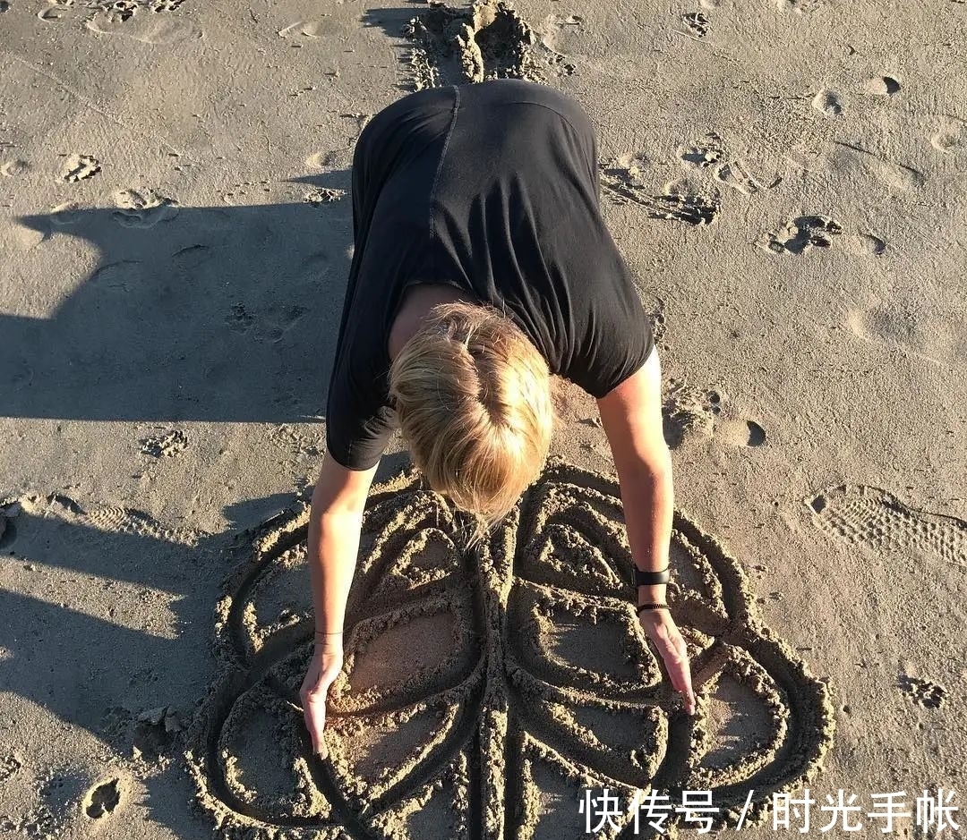 纸面!一边起舞一边画画的艺术家是怎么创作的?