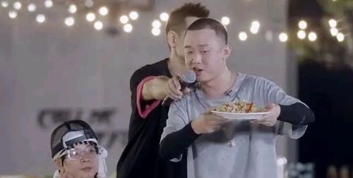 谢天华|《哥哥》们赛滚烫厨艺，刘端端睚眦必报，张淇是不是该当“厨神”