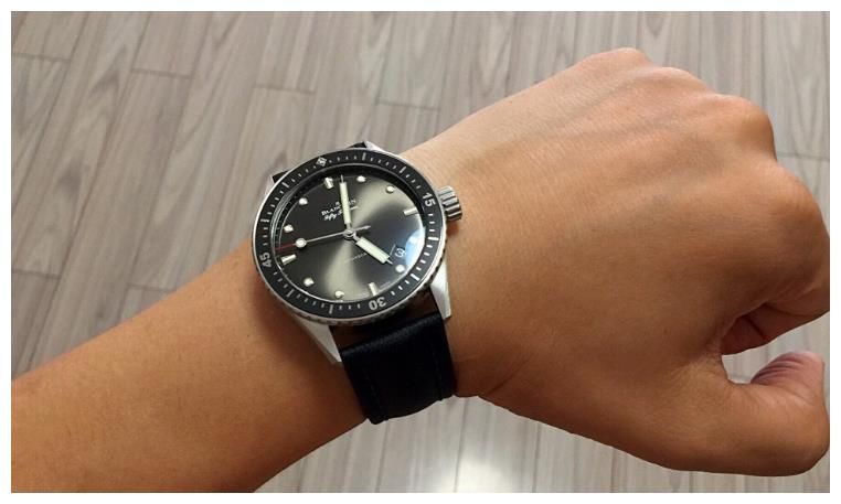 四五十岁的中年男戴什么手表比较有品位?这三款就不错