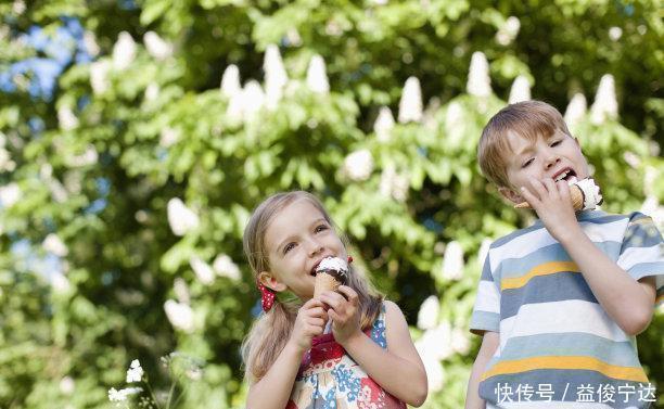 豆豆|走到小区门口,妈妈忙捂住孩子眼睛,知道真相后网友直呼学到了