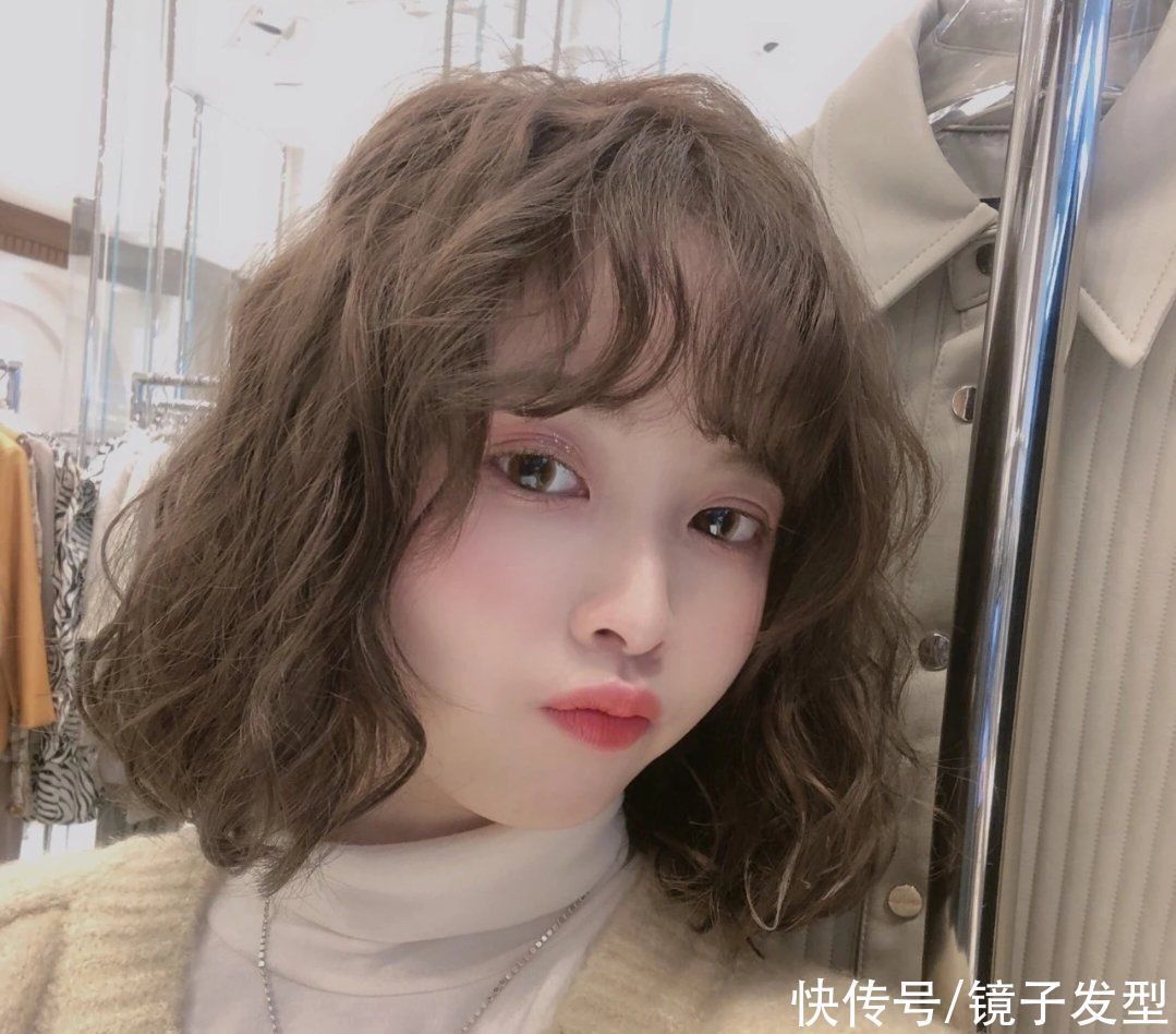 刘丽丽|新年发型别再乱剪了,这才是当下最火的发型,无论长短都很心动