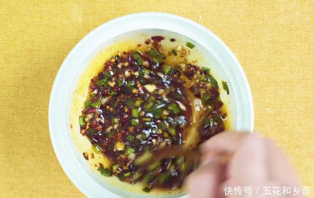 美味|挂面这样做太好吃,鲜辣爽口,荤素营养,6分钟上桌,解馋又美味