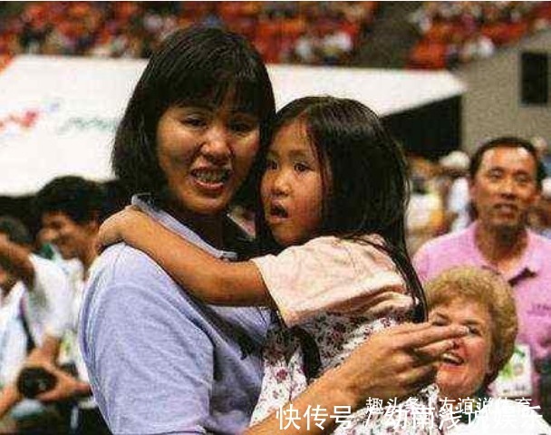 帅气|郎平退役回归家庭！27岁女儿挺拔7岁儿子帅气，前夫如此评价郎平