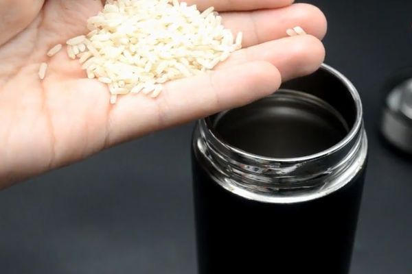 保温杯|不管多脏的保温杯,教你一招,不用一滴清洗剂,细菌茶垢全洗干净