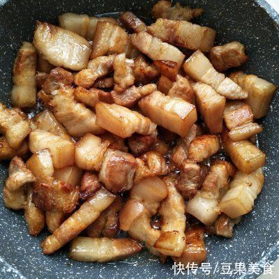 翻炒均匀|红烧肉这菜比牛肉营养还高，补脑益智，全家人都爱吃