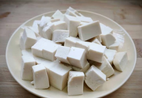 天天|豆腐这样做真香,天天吃都不腻,做法简单又下饭,比麻婆豆腐香