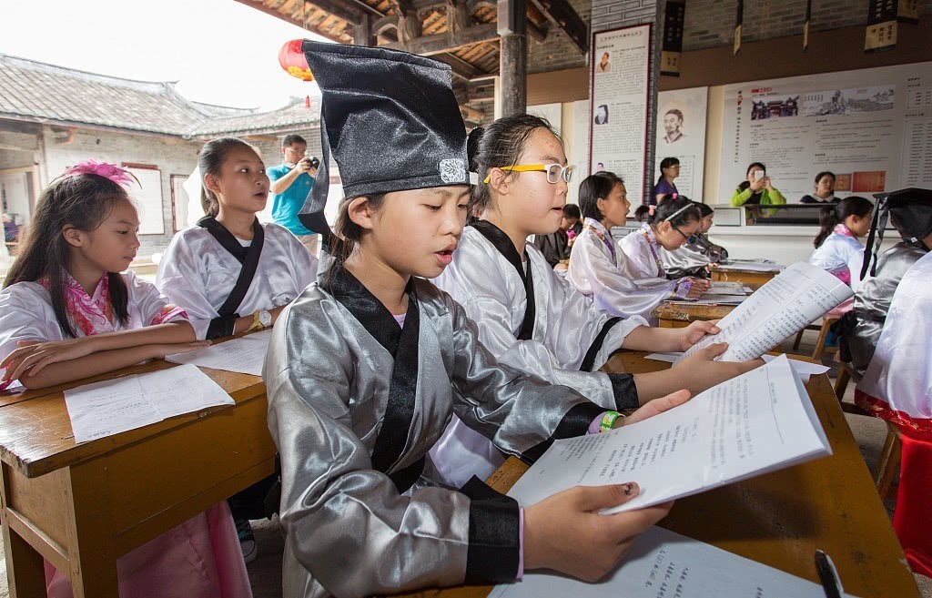 陈平之|西汉功臣陈平之所以能发达显贵，除了会用奇计，运气也是相当好