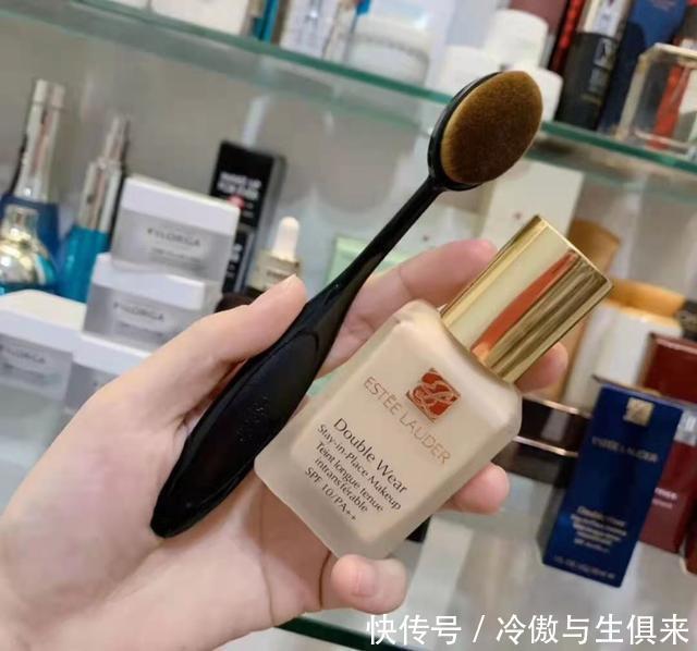 精华液|雅诗兰黛DW粉底液真的好用吗避免盲目跟风，适不适合你看完才知