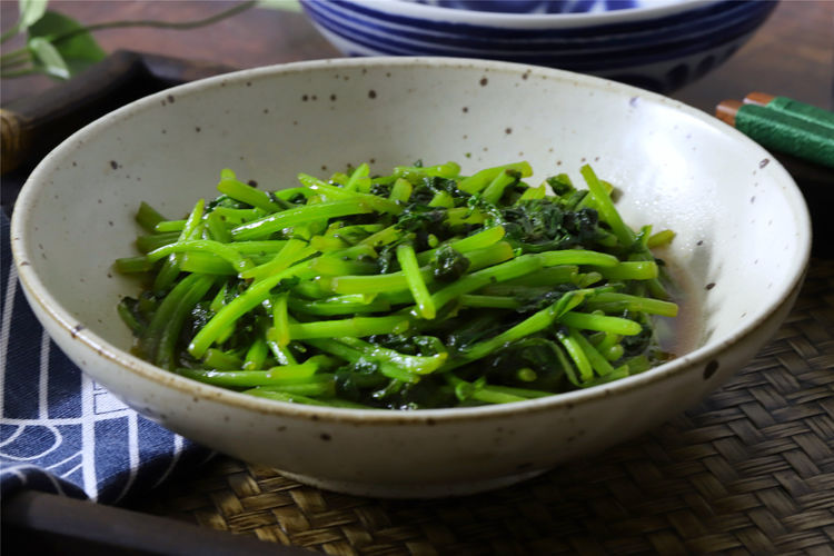 3分钟快手菜，我家隔三差五做次，清肠胃，促消化，简单美味