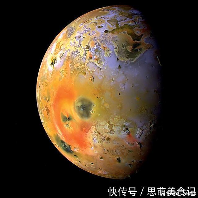 n旅行者在距地球7亿千米的深空,发现从未见过画面,火山正在喷发