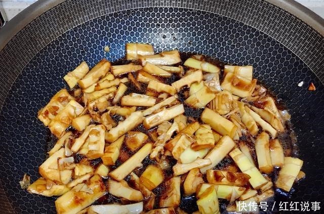 春笋还是用油焖、油焖的方式为主,鲜嫩爽口,做法简单且营养丰富