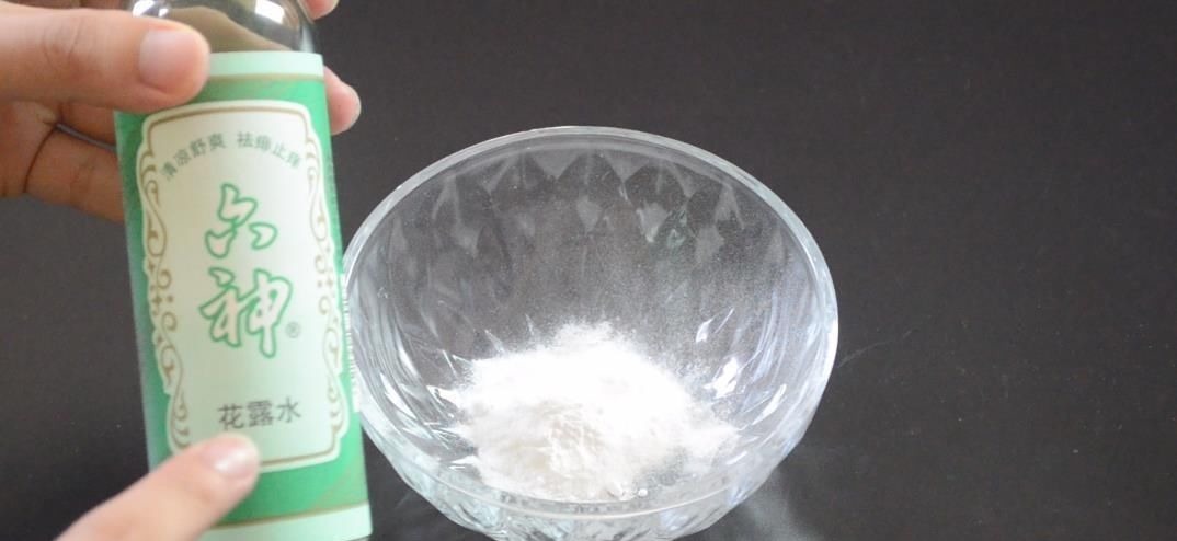 把这2样东西放进马桶里, 马桶不刷也不会脏臭, 看完赶紧去试试