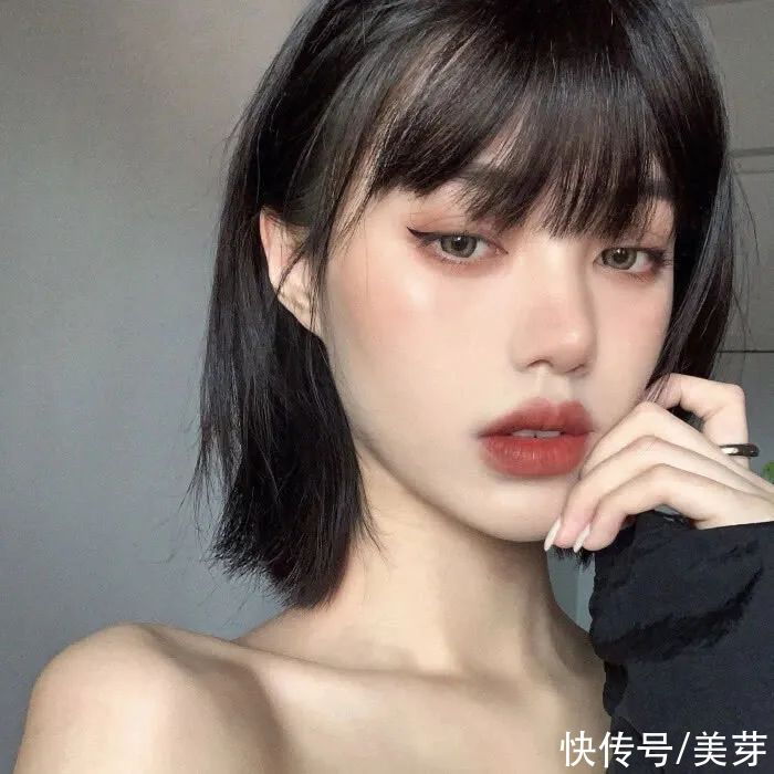 今年的七月是夏日迟迟 树影流动|今日头像 | 树影