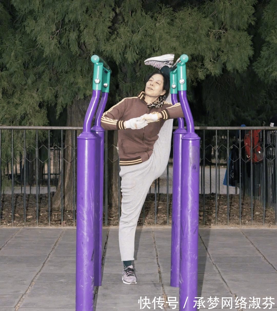 大爷|中国最内卷的健身场所,在公园