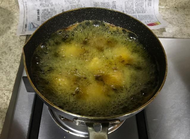 炸丸子,外行用淀粉换成这2样,丸子外酥里嫩,松软Q弹,真香