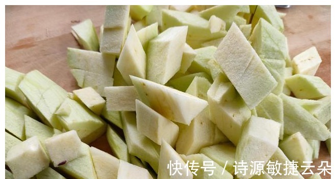 炒茄子|炒茄子时,记得“放3味去1味”,茄子不吸油,入味更好吃!