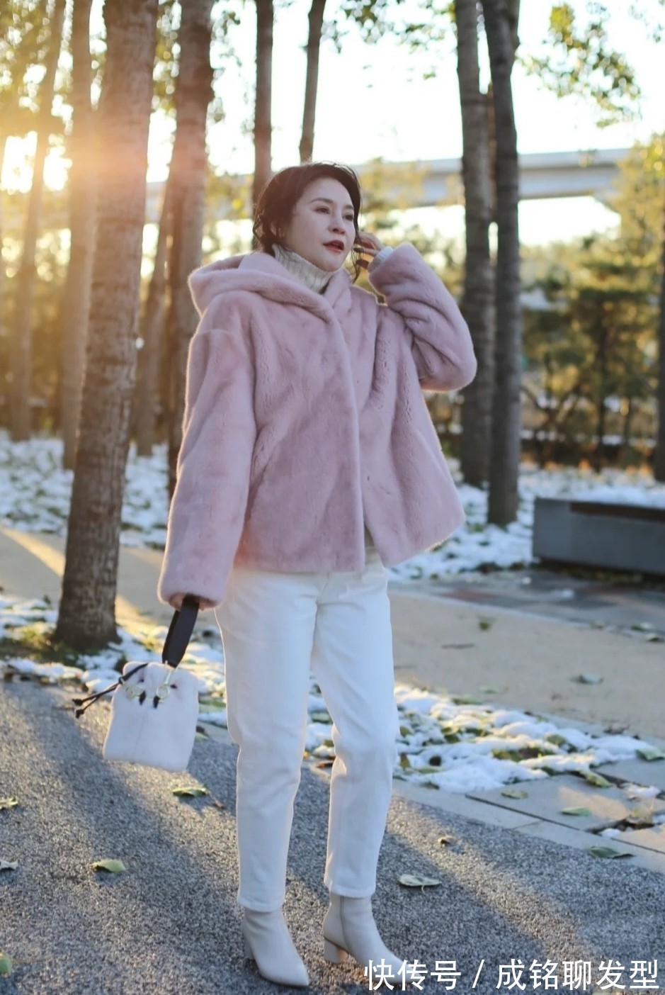 女人 女人不管四十还是五十,建议多穿“九分裤+短靴”,显腿长又显高