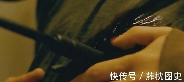 时尚杂志|外国真人秀复刻恐怖片!教你在丧尸吸血鬼杀人狂手下逃生