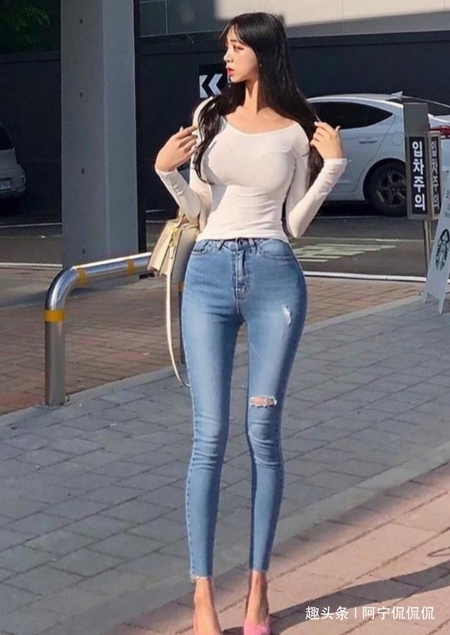 牛仔裤打底衫彰显女人温柔美,十分别致